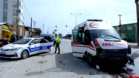 Mersin de hafif ticari araç ile ambulans çarpıştı Sabır Gazetesi