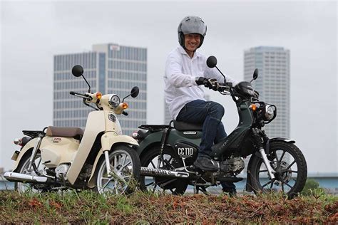 The「燃費」特別編 わ！ 平均燃費計がついた！ ホンダ「スーパーカブ110」と「クロスカブ110」ホントはどれくらい走る？ バイクのニュース