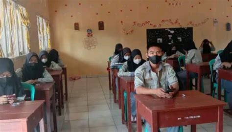 Dampak Kabut Asap Sekolah Di Banyuasin Mulai Terapkan Pembelajaran