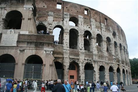 Una Vista Di Colosseo In Roma Italia Fotografia Stock Editoriale