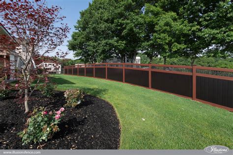 Wood Grain Pvc Vinyl Fence By Illusions Vinyl Fence Contempor Neo