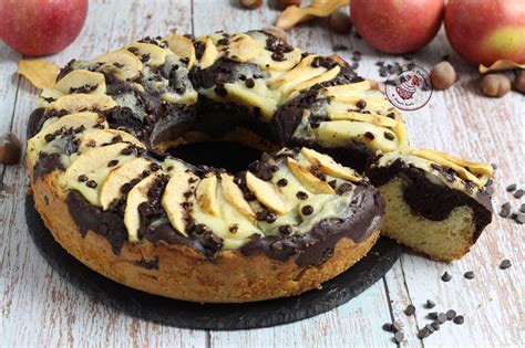 Ciambellone Soffice E Goloso Con Mele Cioccolato E Crema Pasticcera