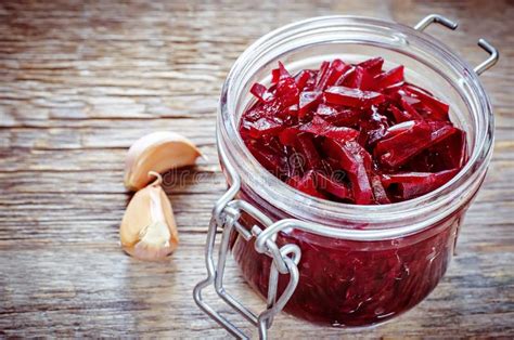 Remolacha Roja Encurtida Con Cebolla Sobre Fondo Blanco Aislada Imagen