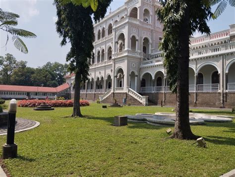 Aga Khan Palace Take A Trip To The Serene Historic Structure