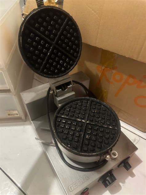 Mesin Waffle Professional Getra Wb H Kitchen Appliances Di Carousell