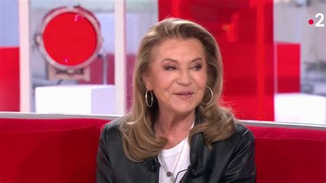 Sheila se lâche sur Michel Sardou et son caractère de cochon