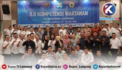 Kupas Tuntas 3 Wartawan Kupas Tuntas Grup Lulus UKW Muda