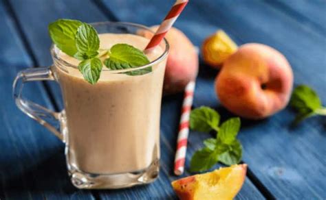 Batido de melocotón y pera perfecto para el verano