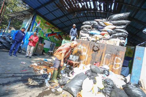 Pemkot Bandung Segera Selesaikan Penumpukan Sampah Pasar