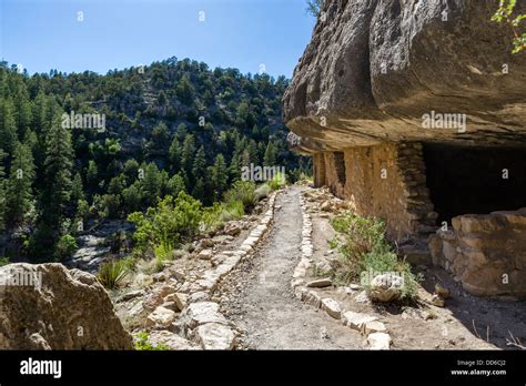 Walnut canyon cliff dwellings hi-res stock photography and images - Alamy