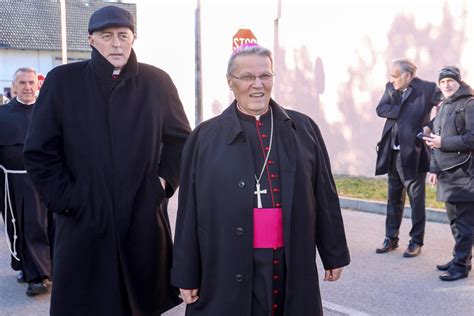 Galerija Državni vrh u Vukovaru stigli i brojni drugi političari str