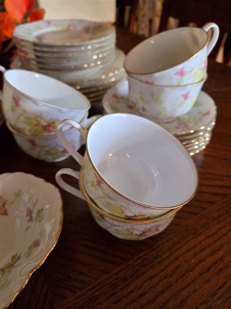 51 Pc Dish Set Hutschenreuther Gold Trim Scalloped Maple Leaf Scalloped