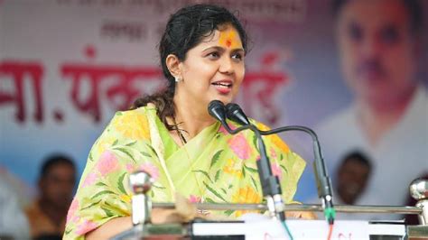 Pankaja Munde पंकजा मुंडे यांनी मराठा आरक्षणावरून आपल्याच सरकारला