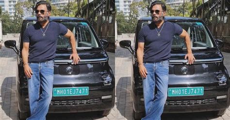 Bollywood Actor Sunil Shetty Buys A Brand New MG Comet EV Techno Blender