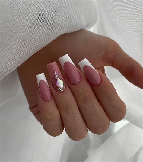 39 Gorgeous French Tip Nail Designs That Put A Fresh Spin On The