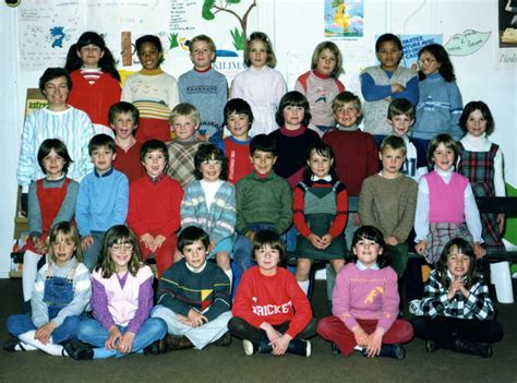 Photo De Classe Classe De CE1 De 1984 ECOLE PRIMAIRE DE NANTEUIL LE