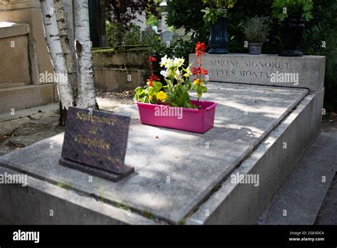 Tombe de l acteur français Yves Montand et Simone Signoret au cimetière