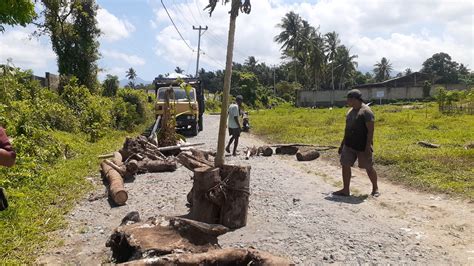 Merasa Diabaikan Warga Duman Dasan Blokade Jalan Yang Bertahun Tahun