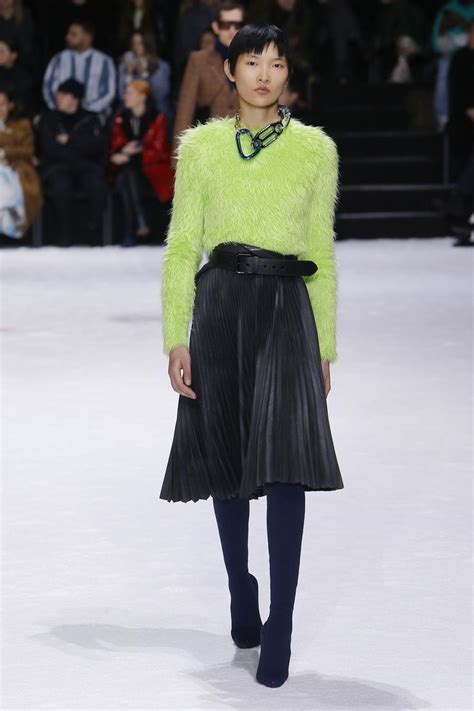 Balenciaga Fall 2018 Ready-to-Wear collection, runway looks, beauty ...