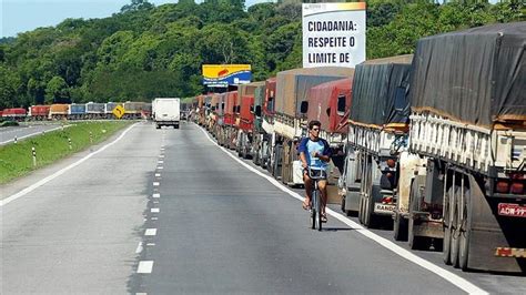 Camioneros Bloquean De Nuevo Carreteras De Brasil Para Presionar Al