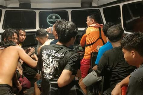 Orang Penumpang Kapal Karam Diselamatkan Tim Sar Dan Nelayan