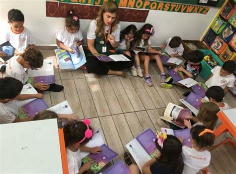 A importância da contação de histórias Escola Pitangueiras