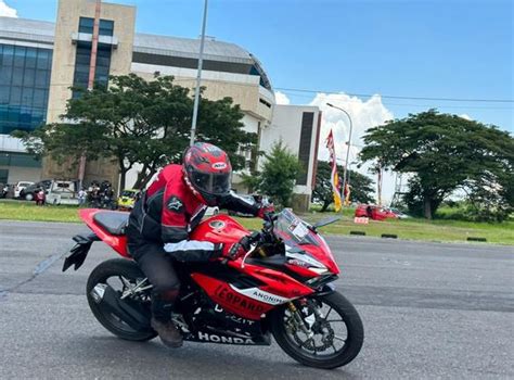 Mpm Honda Ajak Konsumen Cbr Rr Fun Riding Di Sirkuit Gbt Surabaya