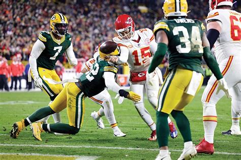 Love Throws Three Td Passes As Packers Beat Chiefs 27 19 For 3rd