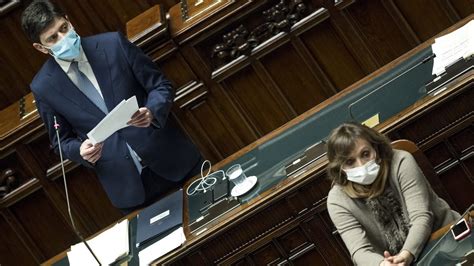 Variante inglese coronavirus il governo per ora non adotterà nuove