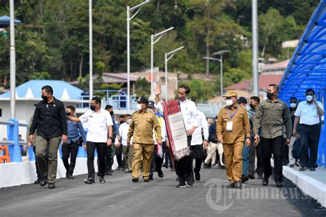 Jokowi Resmikan Tujuh Pelabuhan Penyeberangan Di Danau Toba Foto