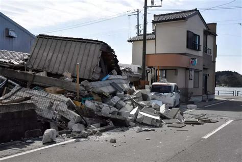 Powerful Earthquake Kills Four In Japan Buildings Seen Swaying