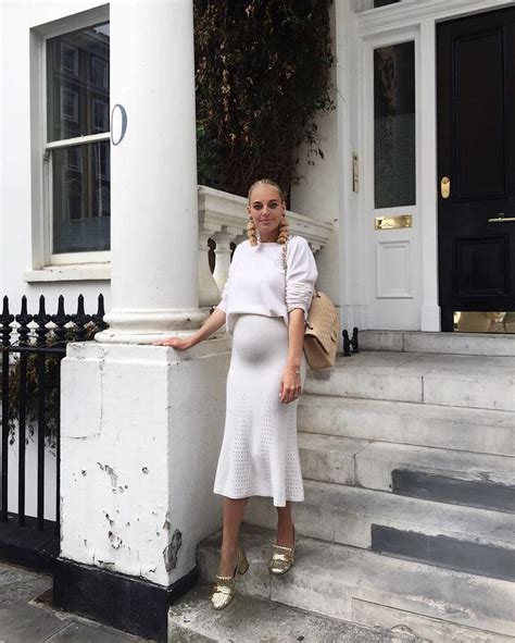 Hot Sexy Laura Wills Bikini Pics