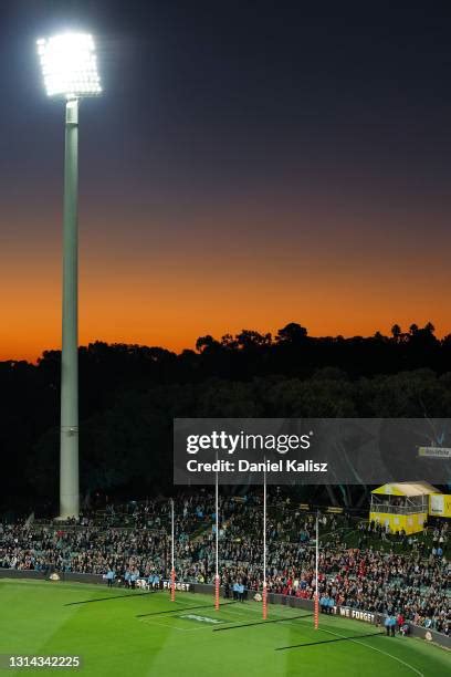 Anzac Day Afl Photos and Premium High Res Pictures - Getty Images