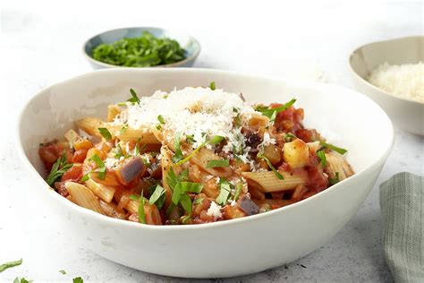 Penne All Arrabiata Met Aubergine En Courgette Recepten 15gram