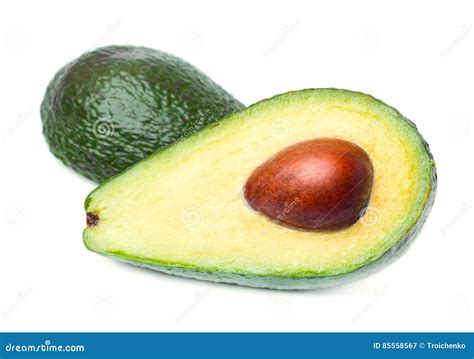 Aguacate Maduro Fresco Con Las Hojas Del Verde Aisladas En Blanco