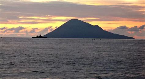 Manado Tua Island, See A Row of Beautiful Beaches that Lined Up On the Island