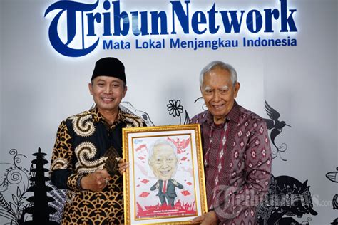 Wawancara Guntur Soekarnoputra di Kantor Tribun Network, Foto 8 ...