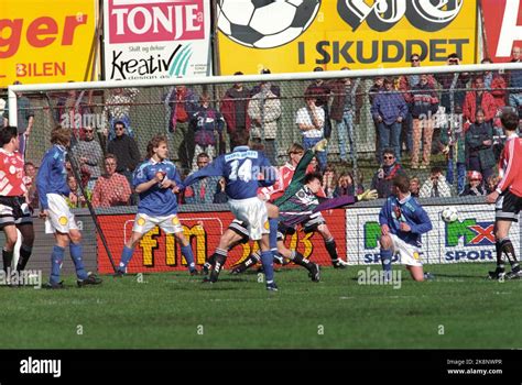 Morten hval ntb soccer scores action keepers hi-res stock photography ...