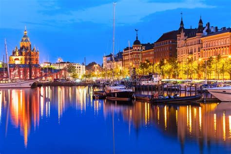 Helsinki Finland 30 De Novembro De 2020 Luzes Brilhantes Da Cidade Na