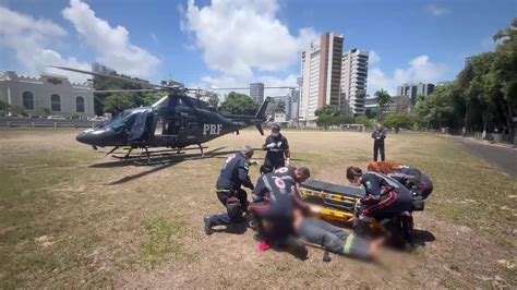 Vídeo Homem é resgatado de helicóptero após cair de construção em