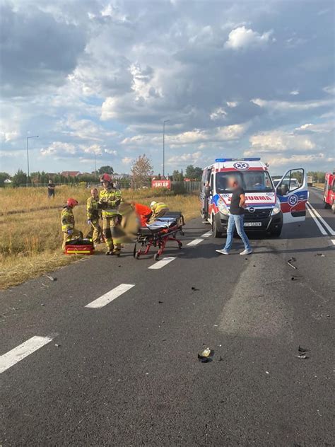 Poważny wypadek pod Świebodzinem Auto osobowe dachowało po zderzeniu z