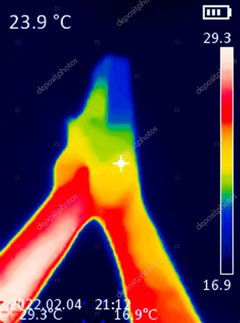 Una Imagen Termogr Fica De Una Mano Con Un Coraz N Humano Mostrando