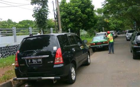 Waduh Parkir Liar Kuasai Jalan Tegar Beriman Pakuan Raya