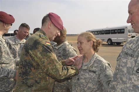 Foreign Jump Wings 82nd Bsb 82nd Bsb Paratroopers Receive Flickr