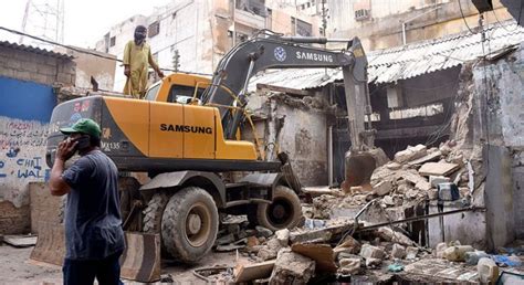 KMC Anti Encroachment Cell Staffer Removing Illegal Shops Built On