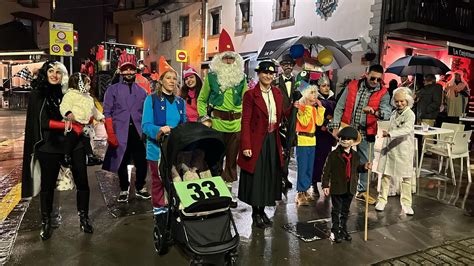 En imágenes Así fue el multitudinario desfile de Carnaval en Luarca