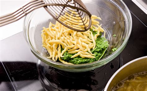 Ricetta Trofie Al Pesto La Ricetta Passo Passo La Cucina Italiana