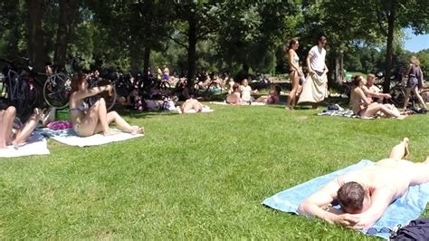 Exhib Naked In A City Park ThisVid