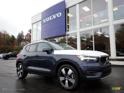 Denim Blue Metallic 2021 Volvo XC40 T5 Momentum AWD Exterior Photo