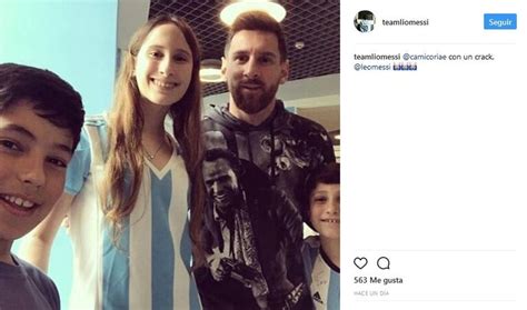 Lionel Messi Se Sacó Una Foto Con Fans Y Se Viralizó Por Un Detalle Sorprendente Tn